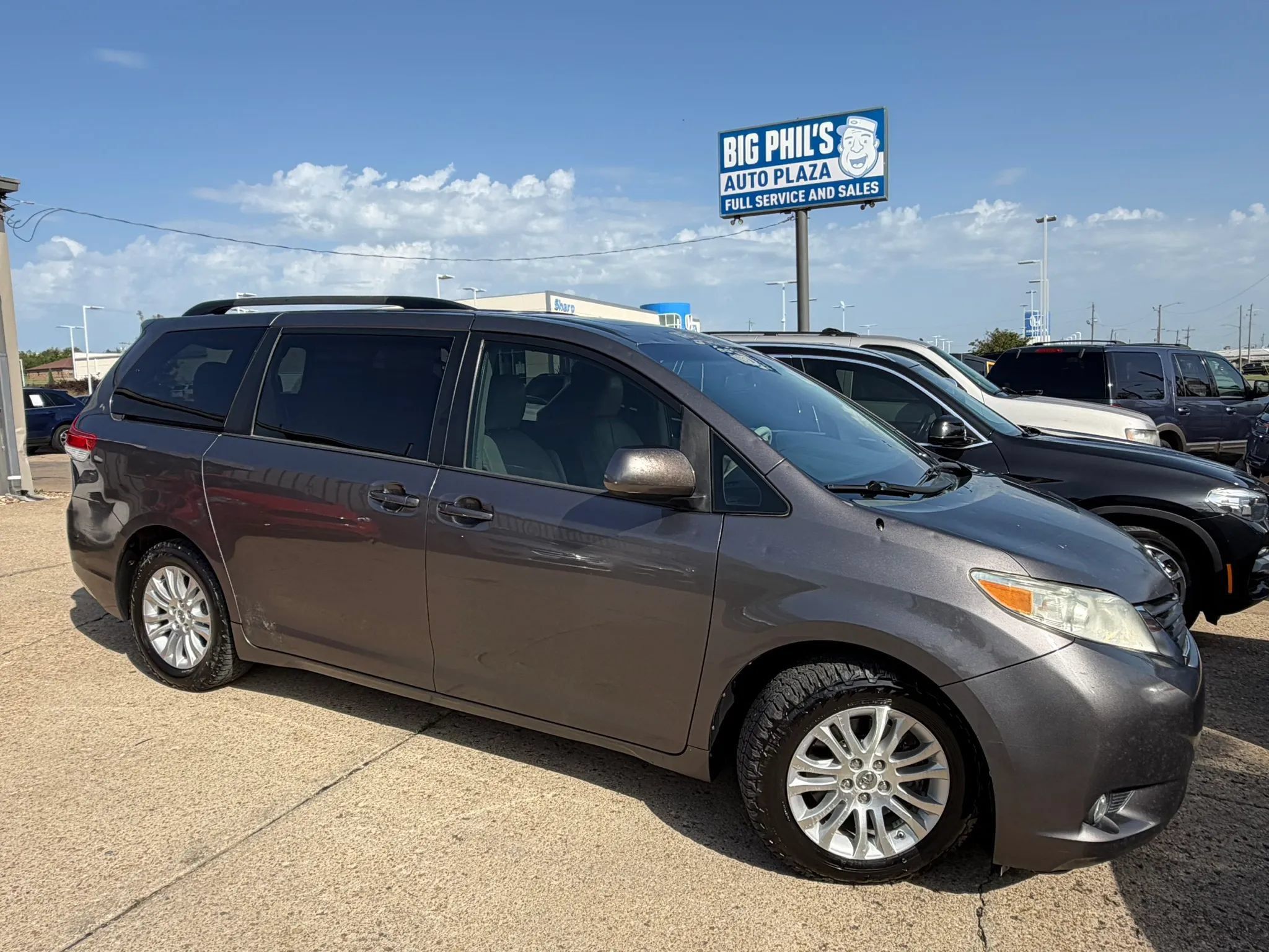 Used 2013 Toyota Sienna XLE FWD image 4