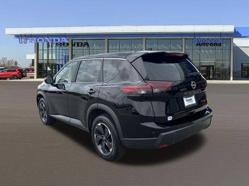 Used 2024 Nissan Rogue SV AWD/4WD image 3