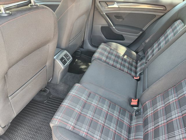 Used 2017 Volkswagen Golf 4-Door FWD image 29