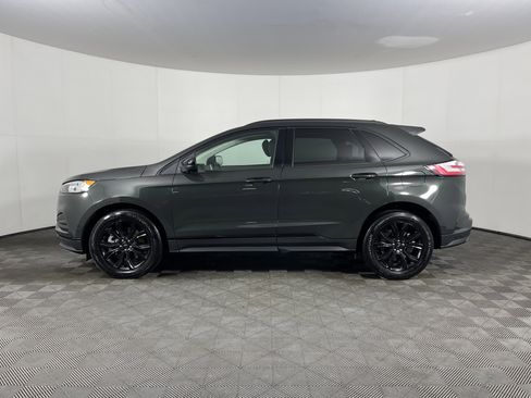 Used 2022 Ford Edge SE w/ Black Appearance Package image 3