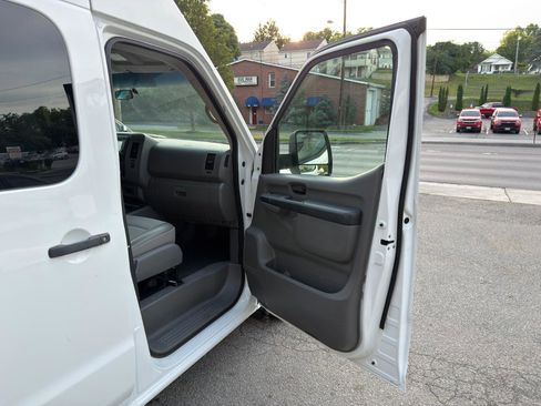 Used 2018 Nissan NV 2500 SV w/ Navigation Package RWD image 13