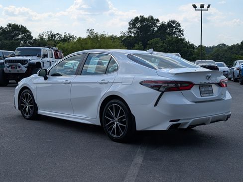Used 2022 Toyota Camry SE FWD image 8
