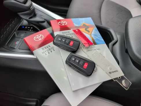 Certified 2025 Toyota RAV4 XLE w/ Convenience Package AWD/4WD image 3