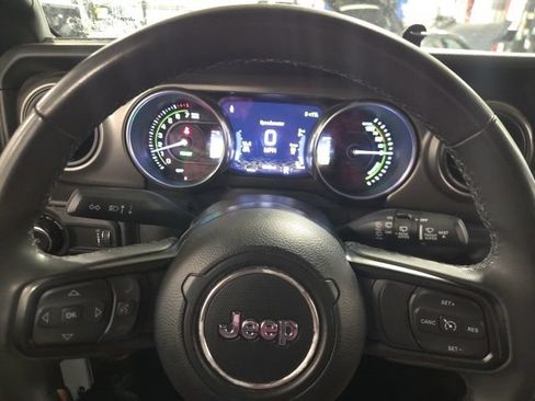 Used 2023 Jeep Wrangler Unlimited w/ Sun & Screen Package AWD/4WD image 16