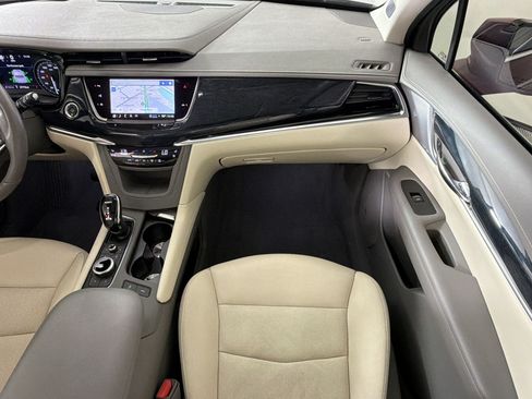 Used 2024 Cadillac XT6 Premium Luxury w/ Technology Package FWD image 31