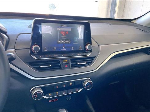 Used 2025 Nissan Altima 2.5 SR image 10