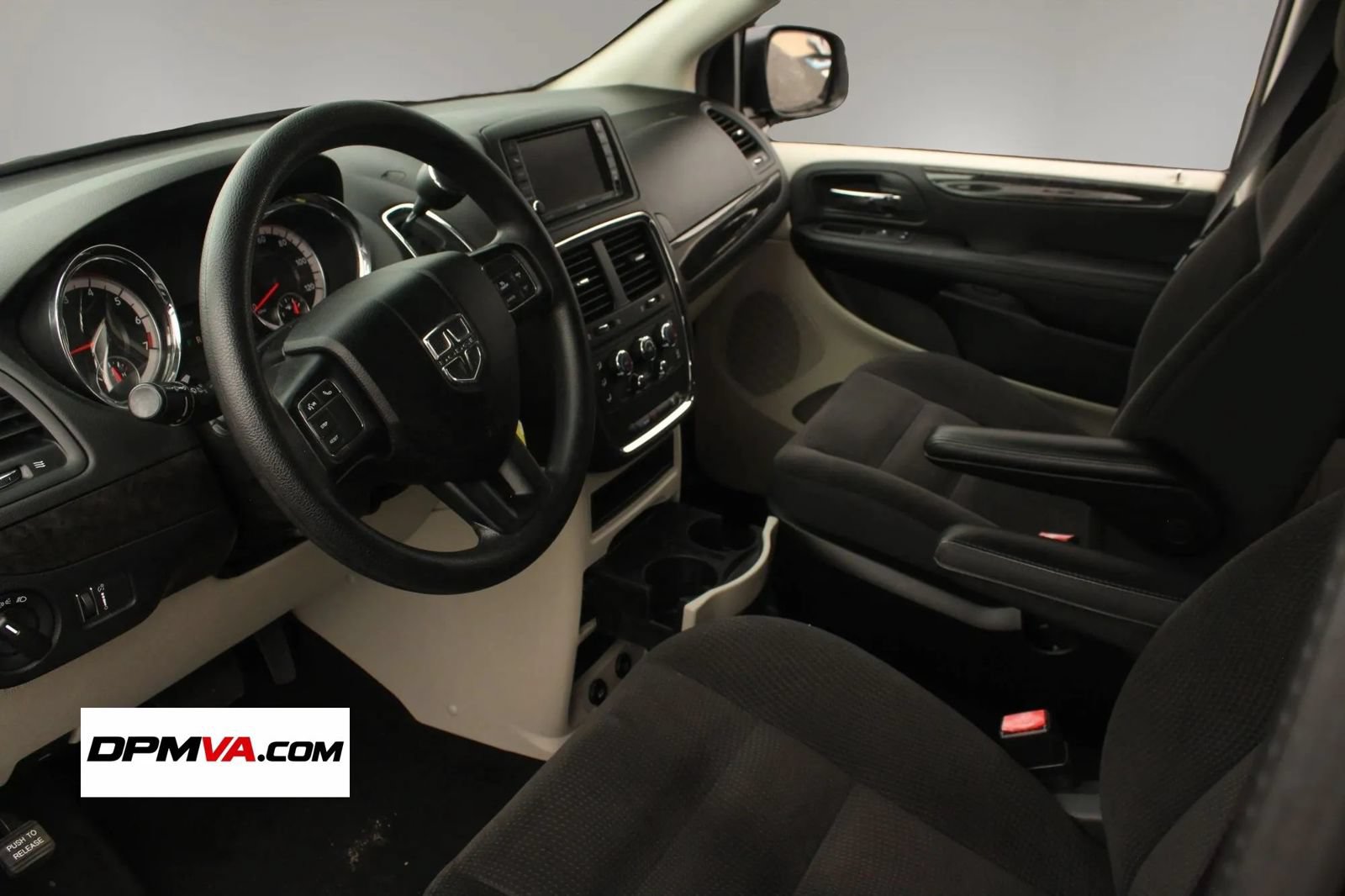 Used 2018 Dodge Grand Caravan SE w/ UConnect Hands-Free Group FWD image 13