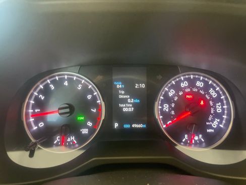 Used 2019 Toyota RAV4 XLE Premium FWD image 28