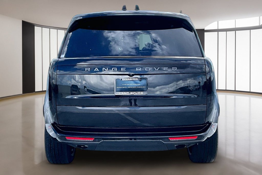 Used 2025 Land Rover Range Rover SE AWD/4WD image 5