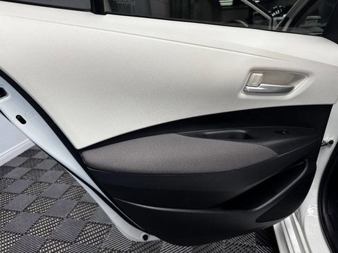 Used 2021 Toyota Corolla LE image 46