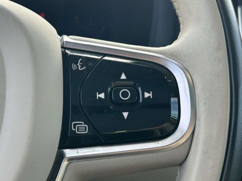 Certified 2023 Volvo XC60 B5 Plus w/ Climate Package image 23