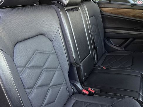 Used 2024 Volkswagen Atlas SE AWD/4WD image 42
