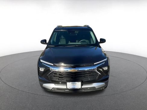 Used 2025 Chevrolet TrailBlazer LT image 2