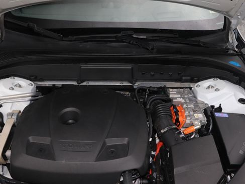 Used 2018 Volvo XC60 T8 R-Design w/ Convenience Package AWD/4WD image 38