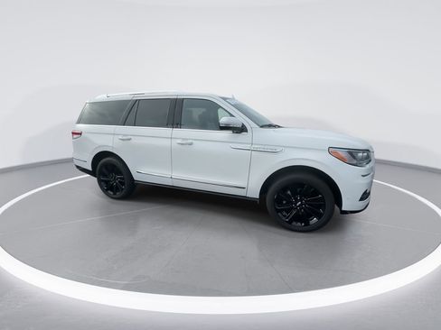 Used 2022 Lincoln Navigator Reserve w/ Equipment Group 201A image 2