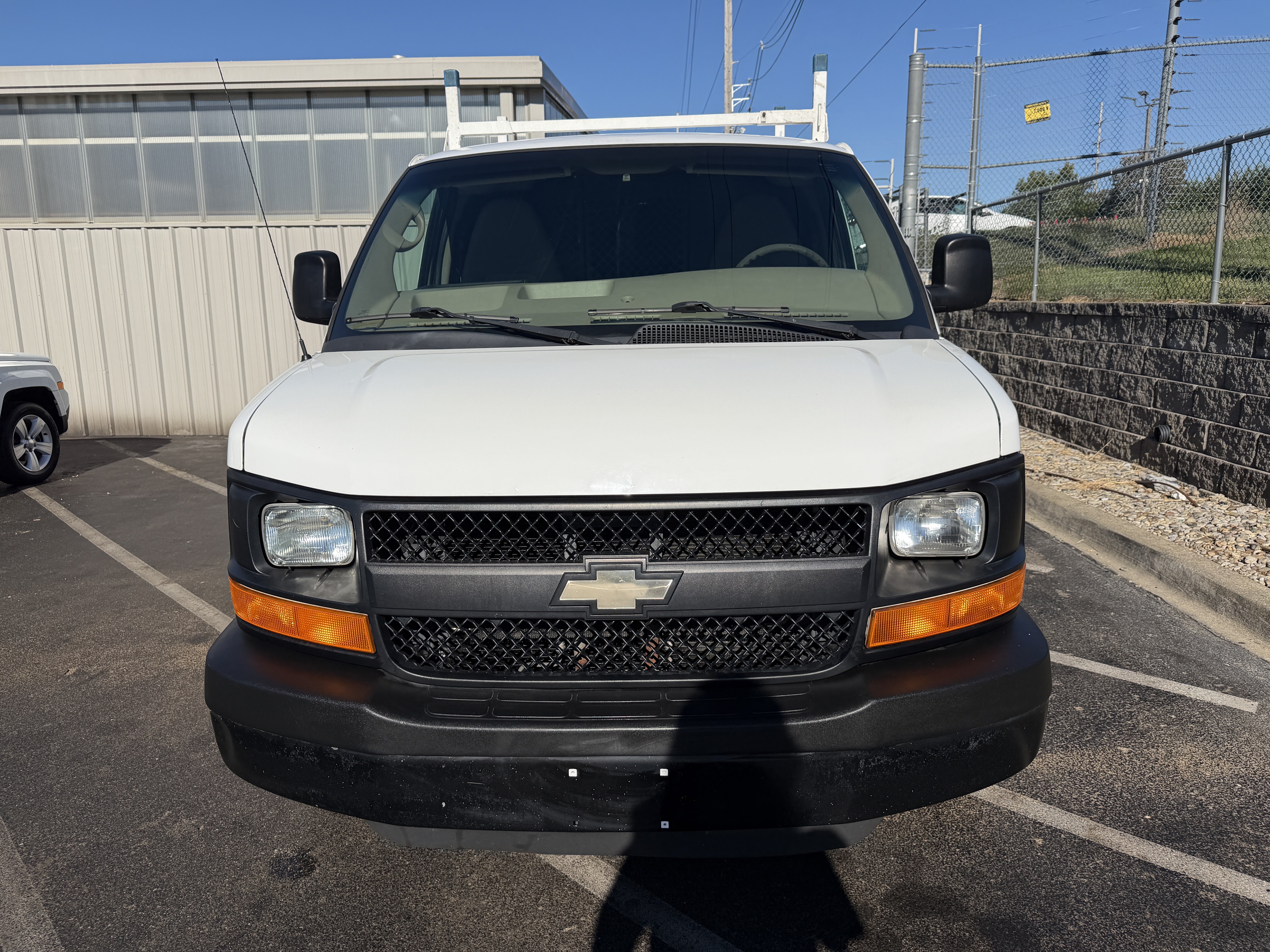 Used 2014 Chevrolet Express 2500 RWD image 3