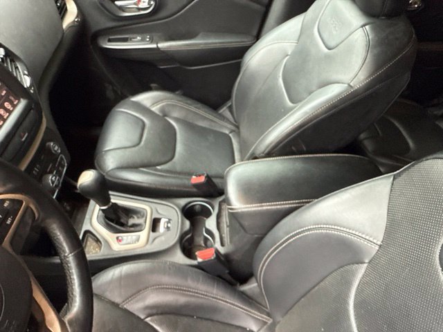 Used 2015 Jeep Cherokee Limited w/ Luxury Group FWD image 23