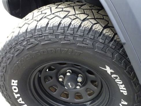 Used 2021 Jeep Gladiator Sport image 32