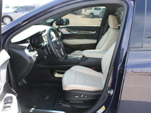 Used 2025 Cadillac XT5 Sportv w/ Technology Package AWD/4WD image 16