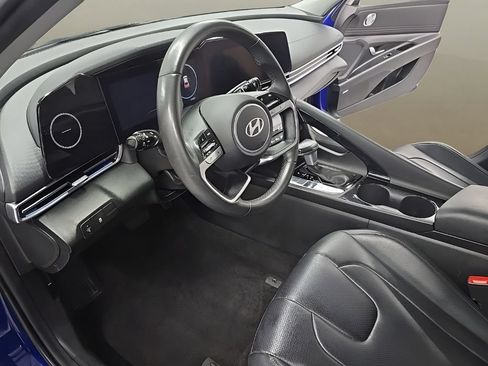 Certified 2025 Hyundai Elantra Limited FWD image 13