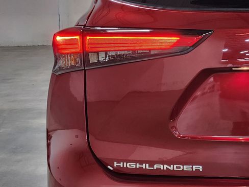 Used 2022 Toyota Highlander XLE image 20