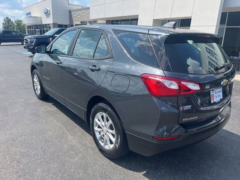 Used 2021 Chevrolet Equinox LS image 3