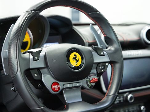 Used 2020 Ferrari Portofino RWD image 50