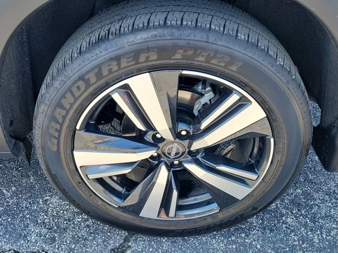 Certified 2025 Nissan Rogue SL FWD image 10