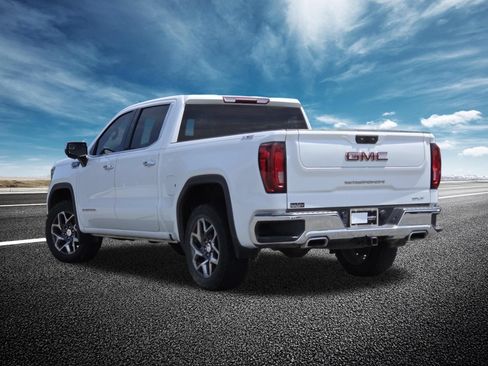 Used 2022 GMC Sierra 1500 SLT w/ X31 Off-Road Package AWD/4WD image 16