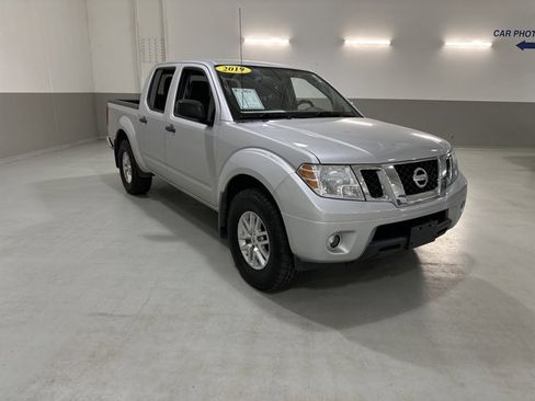 Used 2019 Nissan Frontier SV w/ Value Truck Package image 4