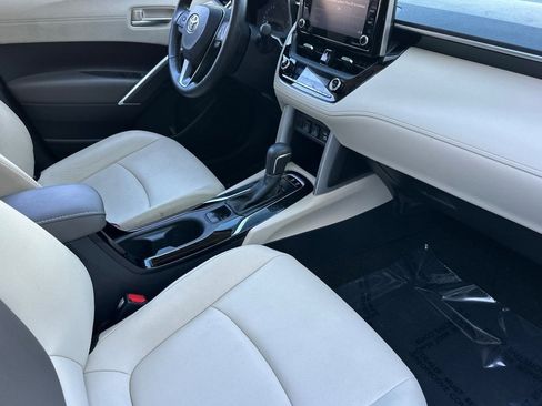 Used 2022 Toyota Corolla Cross XLE image 31