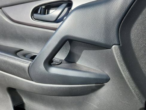 Used 2021 Nissan Rogue Sport S image 14