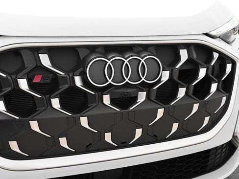 Certified 2025 Audi SQ5 Premium Plus w/ Premium Plus Package AWD/4WD image 26
