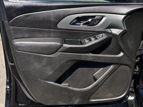 Used 2023 Chevrolet Traverse LT image 13