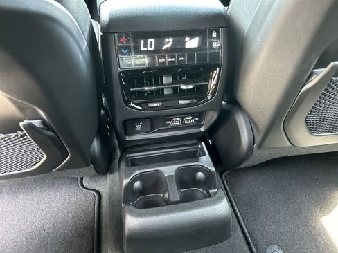 New 2025 Jeep Grand Cherokee L Altitude image 40