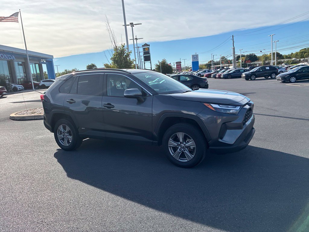 Used 2025 Toyota RAV4 XLE AWD/4WD image 3
