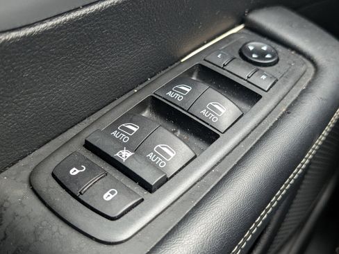 Used 2021 Chrysler Pacifica Touring-L w/ Uconnect Theater Family Group image 16