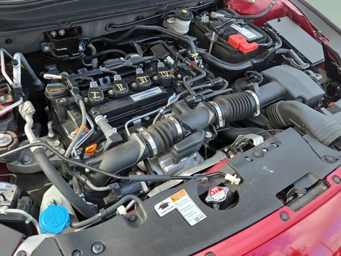Used 2018 Honda Accord Touring image 18
