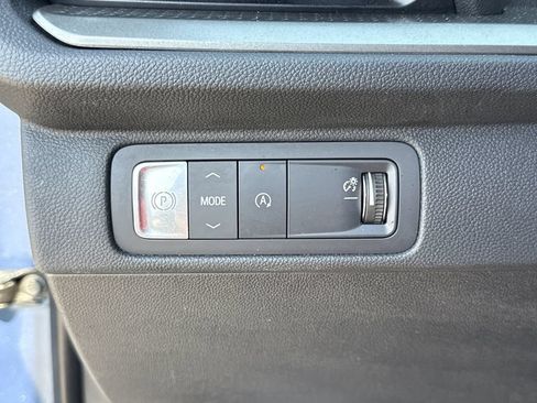 Used 2025 Chevrolet Traverse LT FWD image 14
