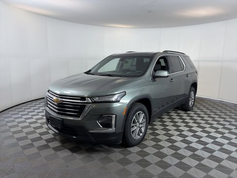 Used 2023 Chevrolet Traverse LT AWD/4WD image 2