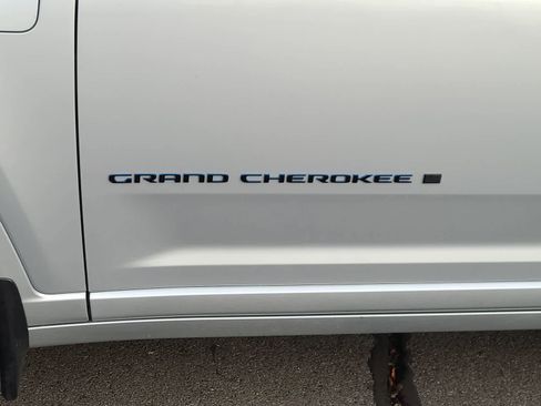 Used 2023 Jeep Grand Cherokee Summit image 15