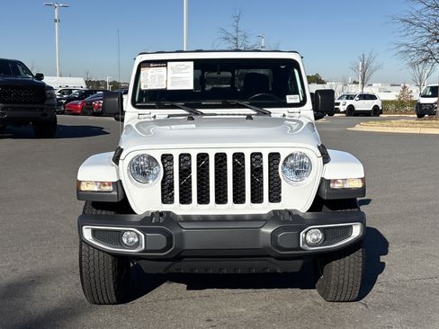 Certified 2022 Jeep Gladiator Sport image 3