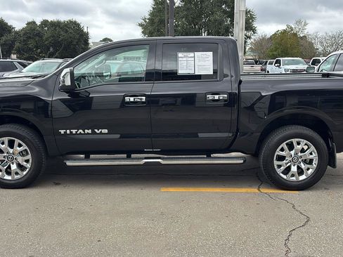 Used 2020 Nissan Titan SL w/ Moonroof Package image 4