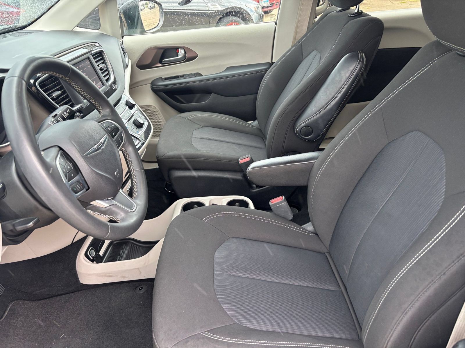 Used 2023 Chrysler Voyager LX FWD image 37