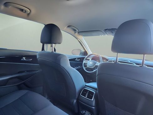 Used 2020 Kia Sorento FWD V6 image 13