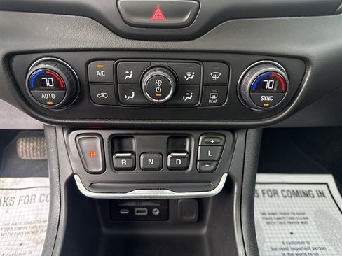 Used 2019 GMC Terrain SLT w/ Preferred Package image 19