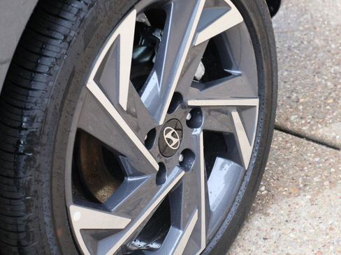 New 2025 Hyundai Elantra Limited image 40