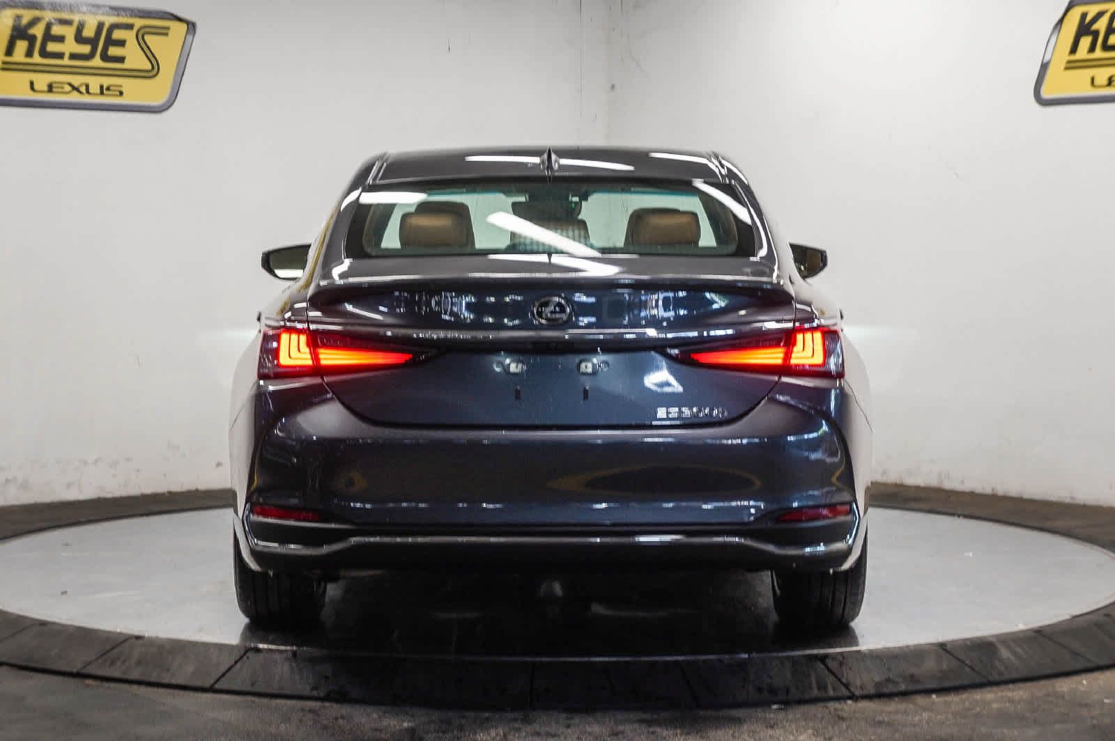 Used 2025 Lexus ES 300h w/ Premium Package FWD image 3