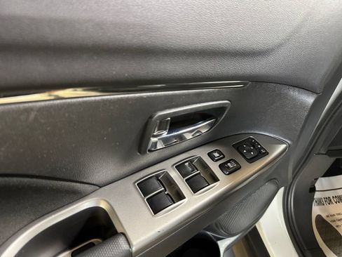 Used 2019 Mitsubishi Outlander Sport SE FWD image 14