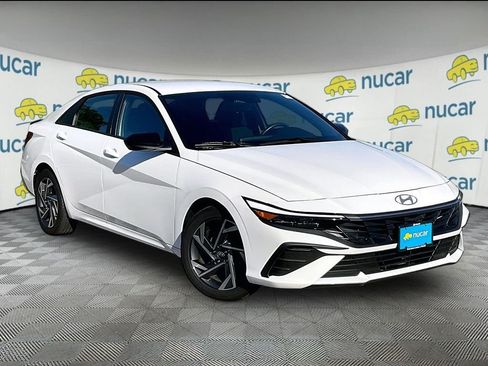 Used 2025 Hyundai Elantra Sport FWD image 1